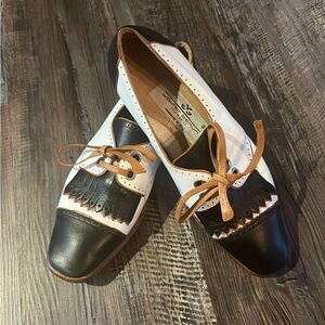 Walter Genuin Ladies Golf Shoes, Like new, Size 8